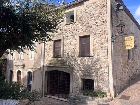 local commercial au coeur du village médiéval du castellet