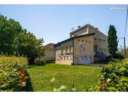 villa 8 pièces 180 m²