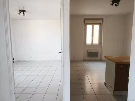 t2 à louer centre ville de pia