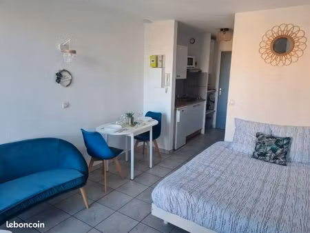 charmant studio rénové idéal étudiant à côté de l'université dans une résidence étudiante