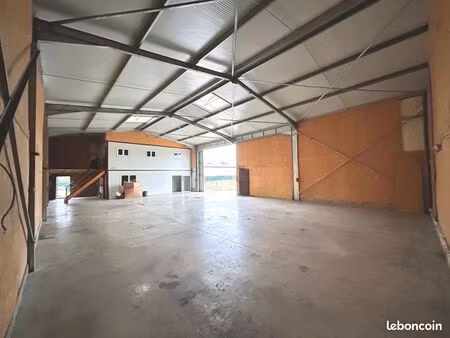 local : commercial et/ou entrepot