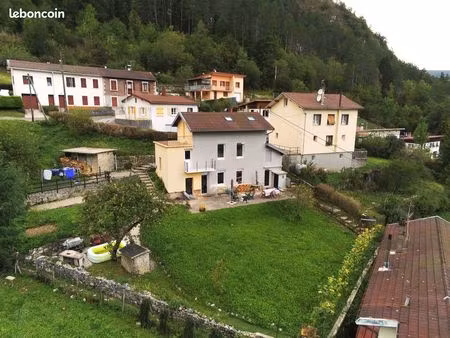 maison 110 m² avec terrasses et jardin – secteur calme – saint-claude