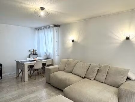 appartement t2 rénové 56 m² avec balcons  parking et cave
