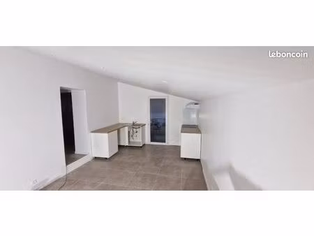 t2 48m2 rénové clim haut de maison