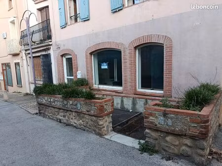 local commercial plein centre de saint genis des fontaines