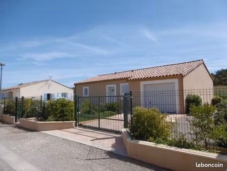 splendide villa t2bis pp dans lotissement récent d’un beau village du minervois  sur axe c