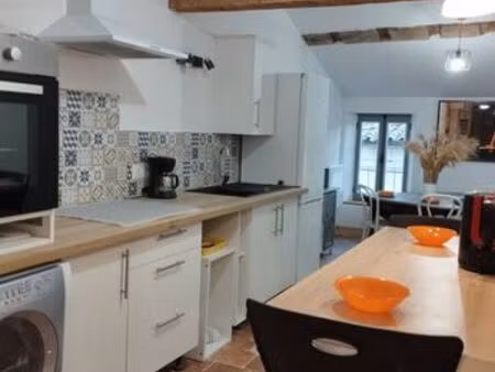 t4 80 m2 ; deux douches  isolé  rénové  meublé