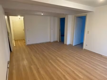 stop affaire hors ville mais proche f2/pkg/cave