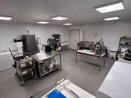 local pro 128 m² – nogent-sur-oise – cuisine/labo prêt à l’emploi + bureaux + stockage – t