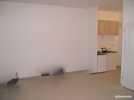 studio 32 m2 avec terrasse et garage