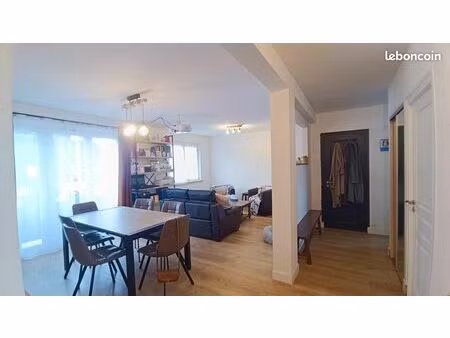 appartement lumineux de 2 chambres