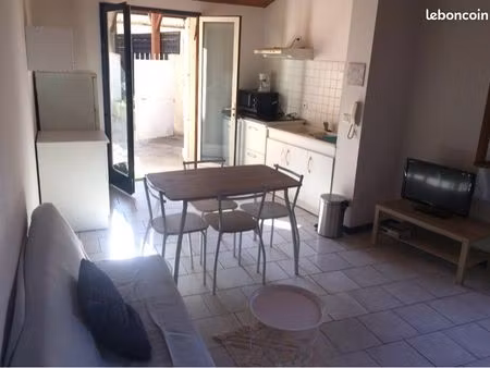 petite maison meublée t2 avec cour  local individuel et climatisation