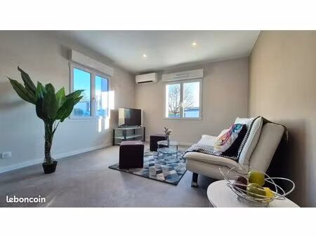 appartement 2 pièces – 47 m² – terrasse – entrée privative – box – cave