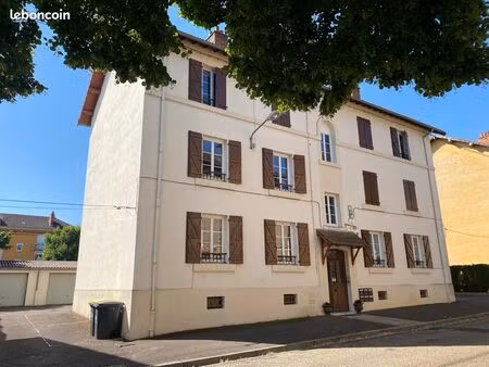 appartement 3 pièces 184 m²