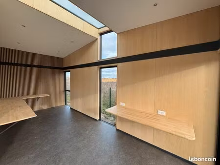 petits bureaux modulaires autonomes en ossature bois - production en 3 mois