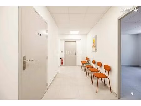 local commercial 300 m²