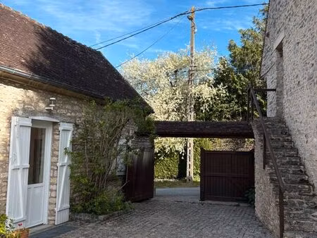 maison en pierre de 6 pièces et 3 chambres   146m2