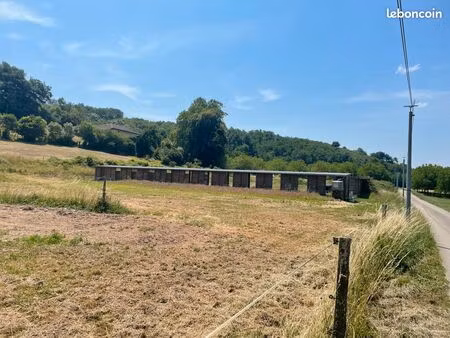 centre équestre à finir plus terrain