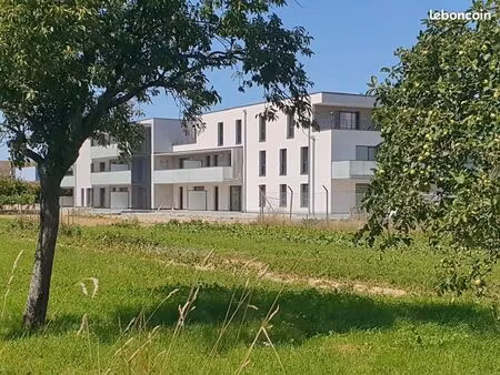 f2 récent proche frontière avec vue dégagée