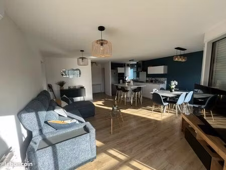 appartement t2 entièrement rénové  lumineux avec balcon et parking