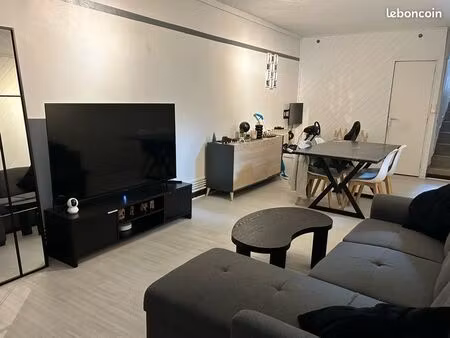 maison de ville avec extérieur