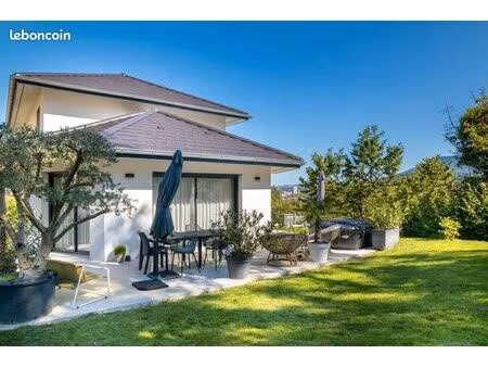 villa d'architecte de 2020 normes rt2012 de 188m2 avec 902m2 de terrain