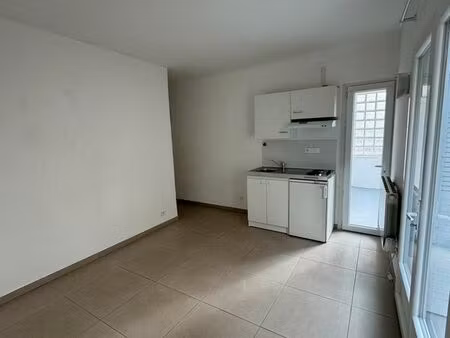 p2 intramuros avec terrasse état neuf