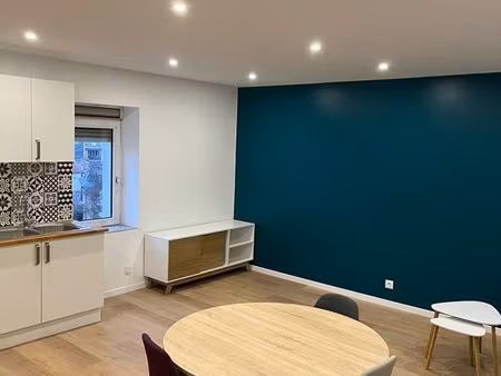 t2 apparemment rénove  meublé entièrement équipé