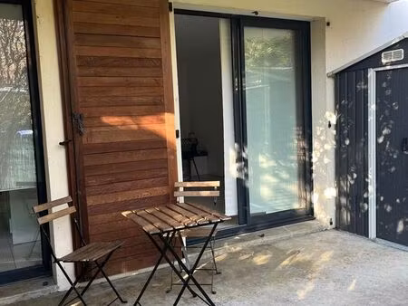 t2 jardin / terrasse / parking
