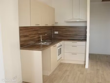 appartement f3 rénovation récente 583