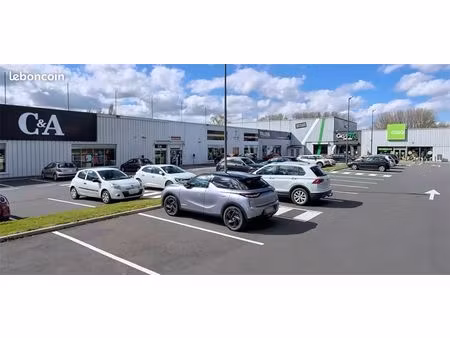 boutique 700 m² compiegne