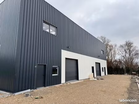 stockage entrepôt local d'activité menuisier serrurier hangars