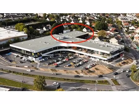 local 310 m² cormontreuil