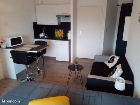 studio meublé avec balcon