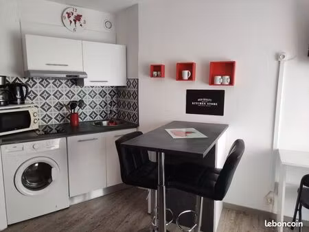 studio meublé équipé avec balcon