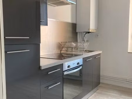 beau f3 en centre-ville avec cuisine équipée et balcon