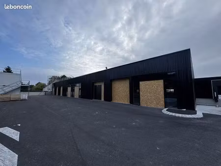 local 238 m² cormontreuil