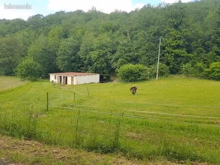 bâtiment 115 m2 sur terrain 7870 m2