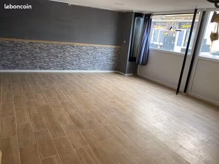 local ( bureaux  médical ou paramédical )