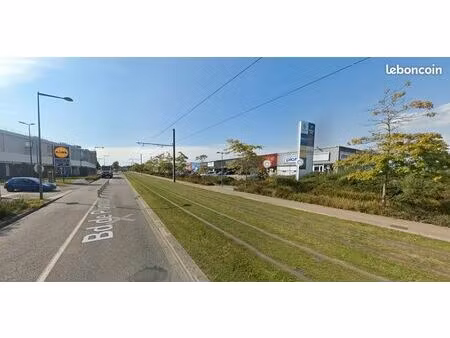 local commercial 1070 m² brest