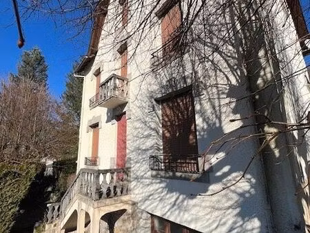 maison 3 pièces 210 m²