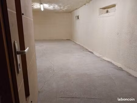 loue très belle superficie de cave