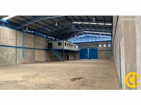 local industriel 725 m²