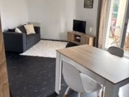 appartement t2 avec balcon vue piscine