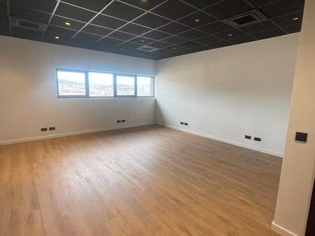 bureau neuf 55 m² – poisy / proche epagny – clim/chauffage + parking – divisible