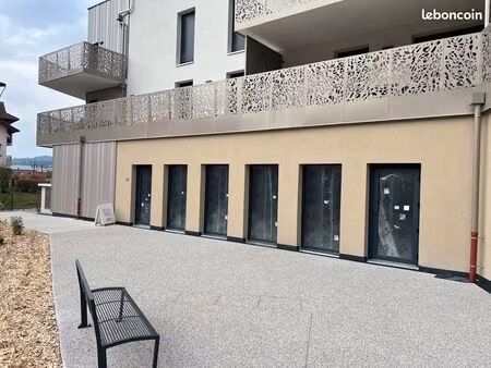 local commercial 83 m2 rdc plein centre