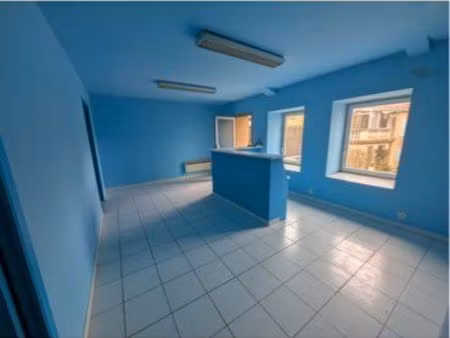 a saisir local à vendre