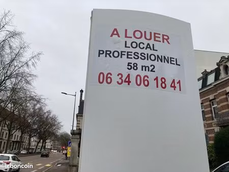 local professionnel 58 m² avec place de parking attenante