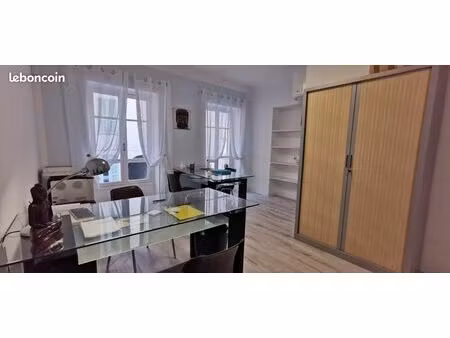 à louer – bureau meublé pour deux personnes – très lumineux – cabinet professionnel rénové