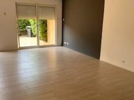 f2 rdc + 1 place parking + garage